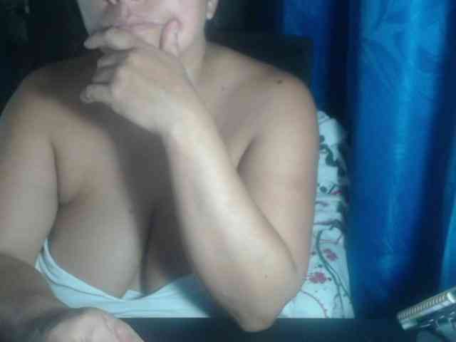 adrianamilf44 webcam