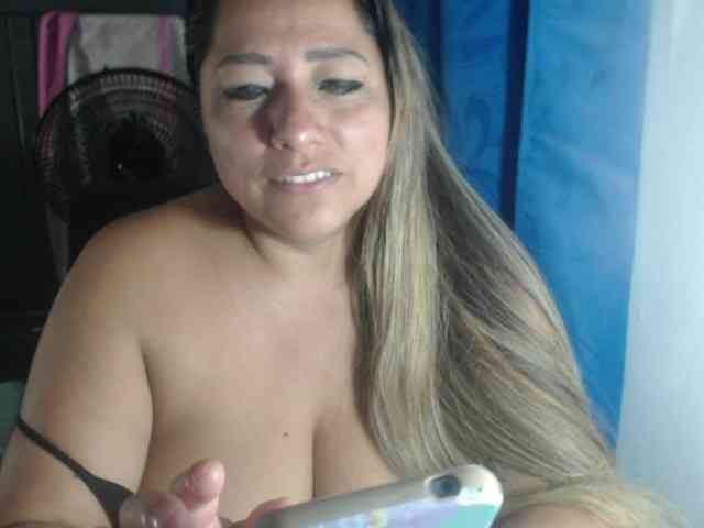 adrianamilf44 webcam