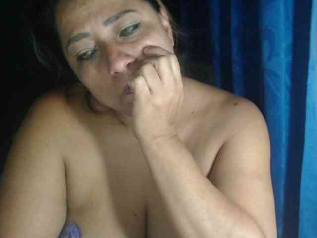 adrianamilf44 webcam
