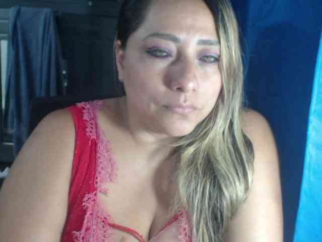 adrianamilf44 webcam