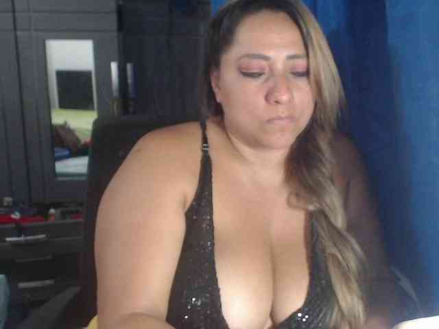 adrianamilf44 webcam