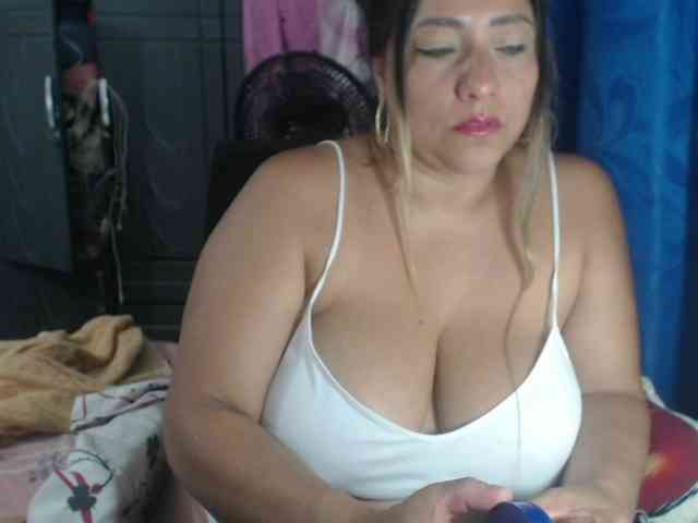 adrianamilf44 webcam