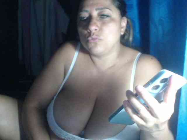 adrianamilf44 webcam