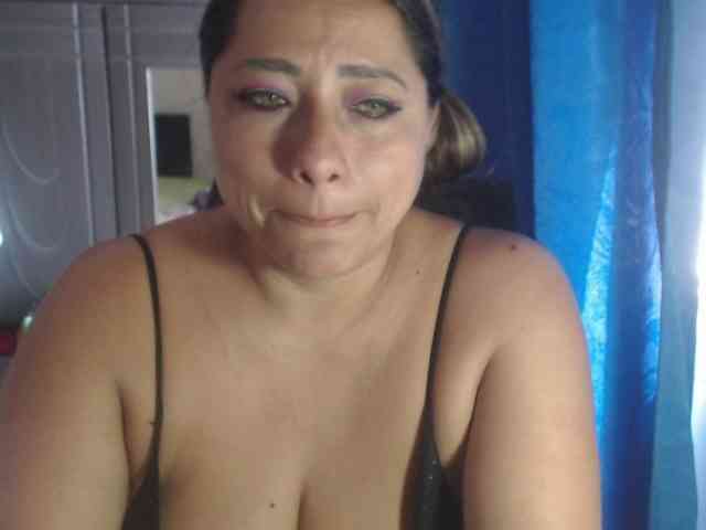 adrianamilf44 webcam