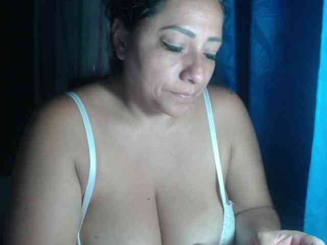 adrianamilf44 webcam