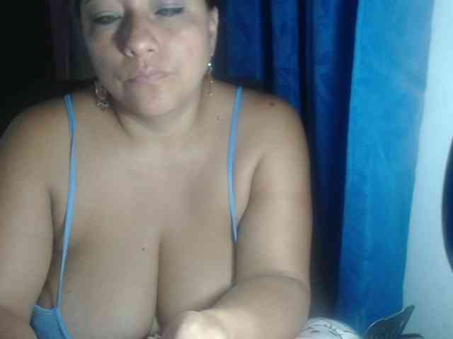 adrianamilf44 webcam