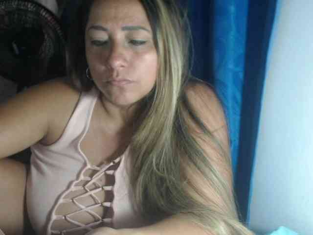 adrianamilf44 webcam