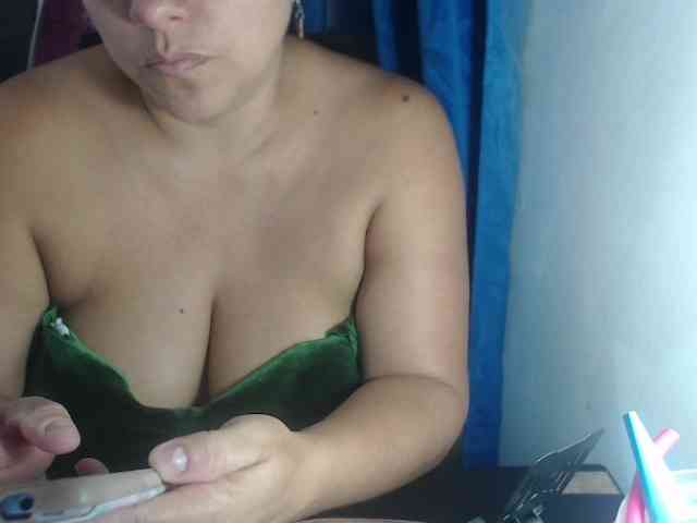 adrianamilf44 webcam