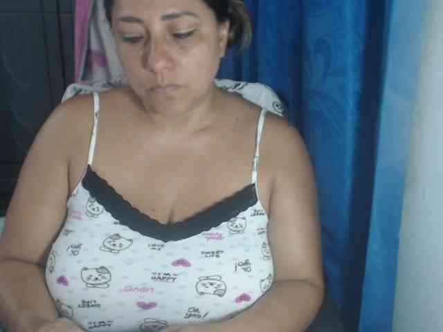 adrianamilf44 webcam