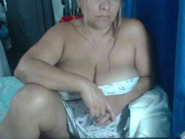 adrianamilf44 webcam