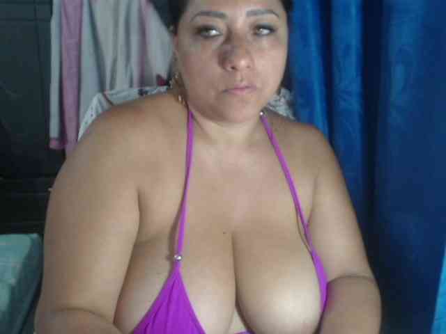 adrianamilf44 webcam