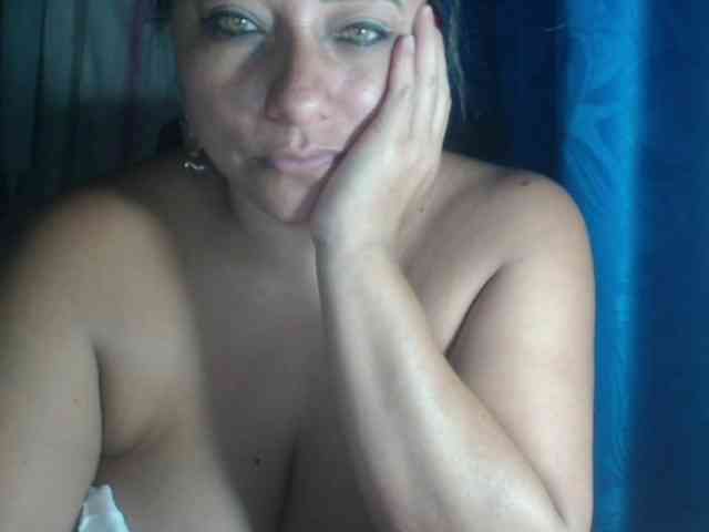 adrianamilf44 webcam