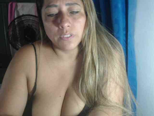 adrianamilf44 webcam