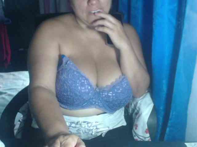 adrianamilf44 webcam