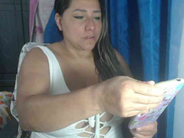 adrianamilf44 webcam