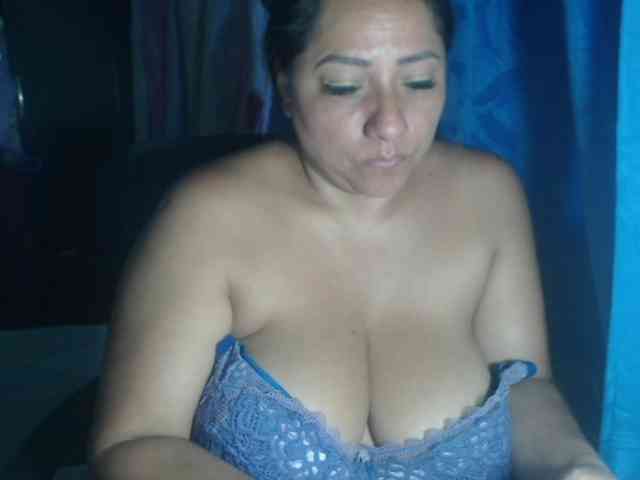 adrianamilf44 webcam