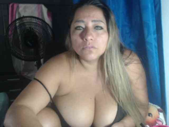 adrianamilf44 webcam
