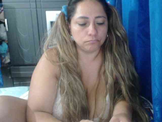 adrianamilf44 webcam