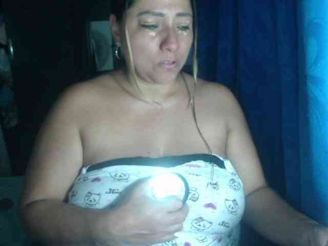 adrianamilf44 webcam