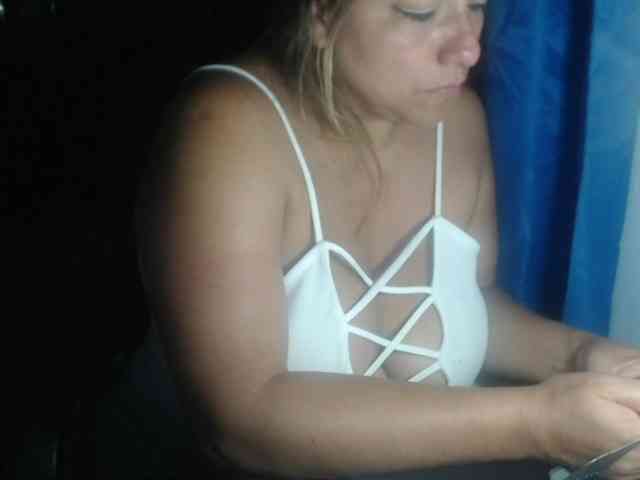 adrianamilf44 webcam