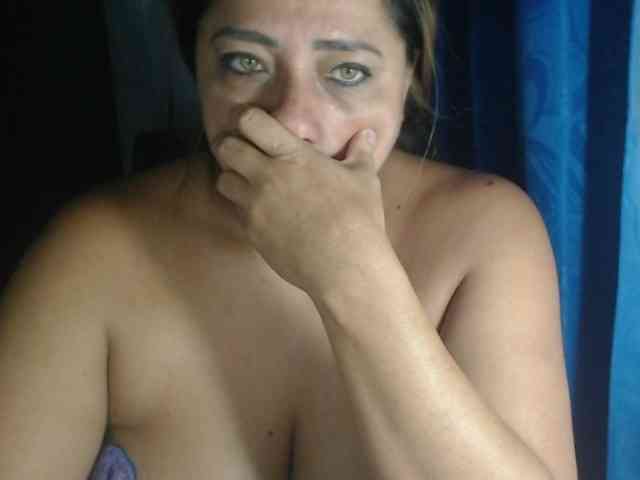 adrianamilf44 webcam
