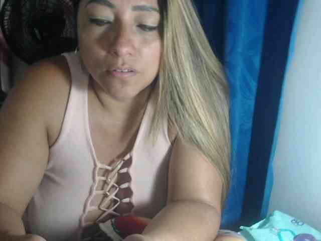 adrianamilf44 webcam