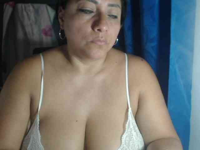 adrianamilf44 webcam