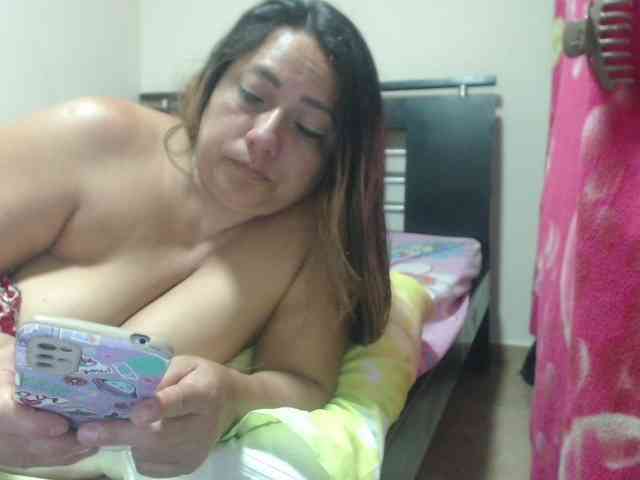 adrianamilf44 webcam