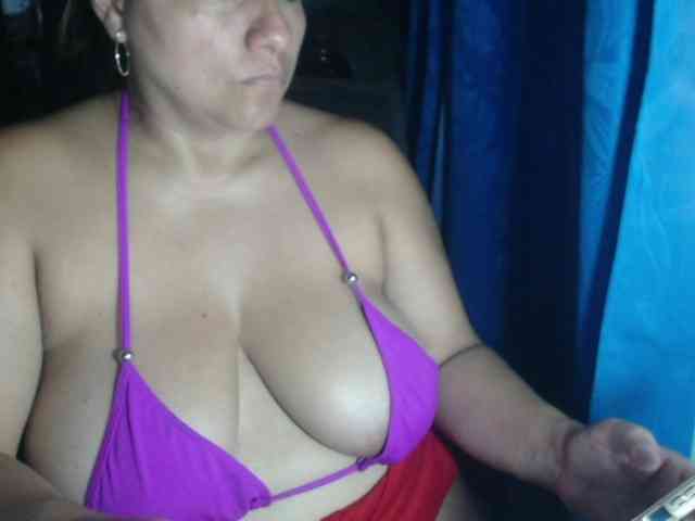 adrianamilf44 webcam