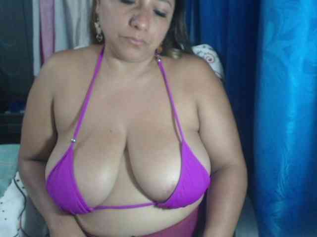 adrianamilf44 webcam