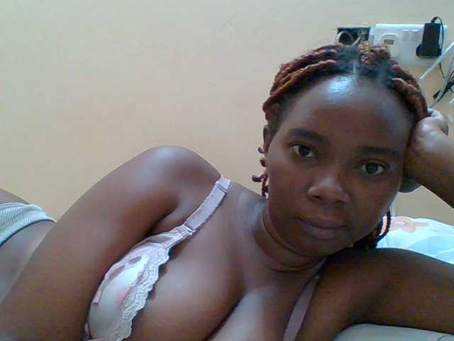 Sexyebonygal webcam