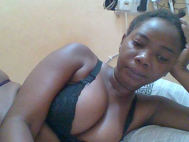 Sexyebonygal's BongaCams show and profile