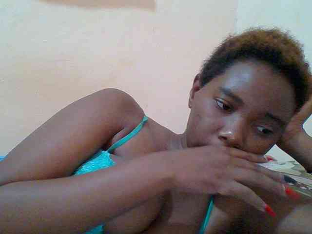 Sexyebonygal webcam