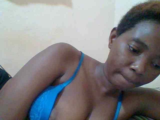 Sexyebonygal webcam