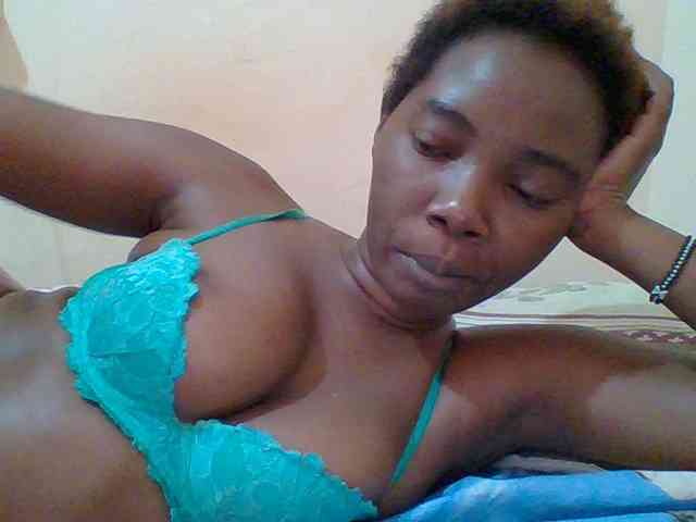 Sexyebonygal webcam