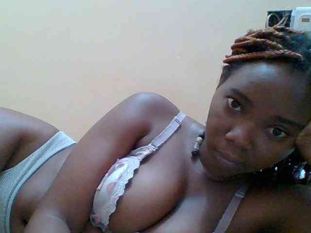 Sexyebonygal webcam