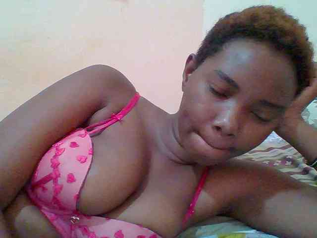 Sexyebonygal webcam