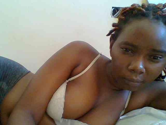 Sexyebonygal webcam