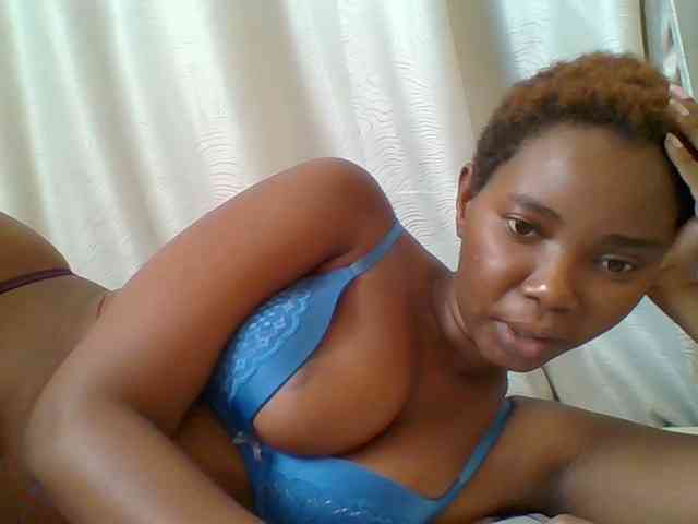Sexyebonygal webcam