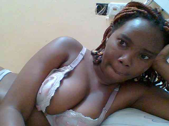 Sexyebonygal webcam