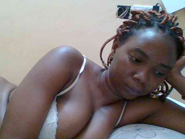 Sexyebonygal webcam