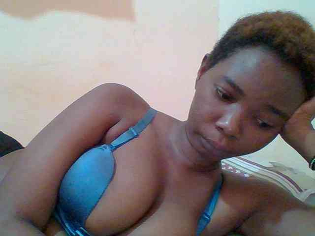 Sexyebonygal webcam