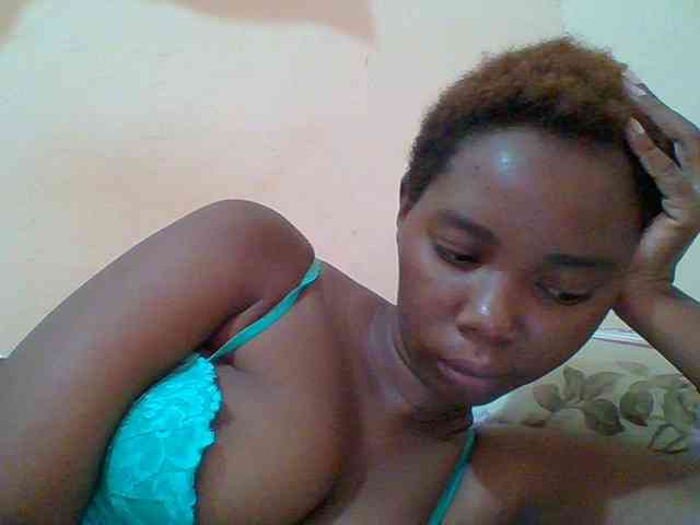 Sexyebonygal webcam