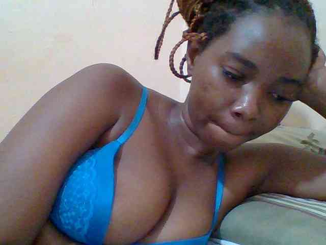 Sexyebonygal webcam