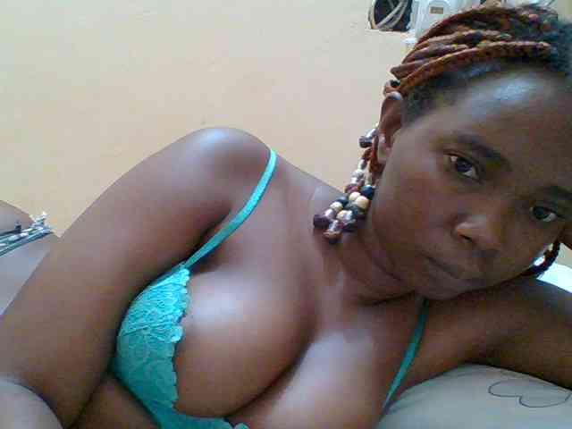 Sexyebonygal webcam