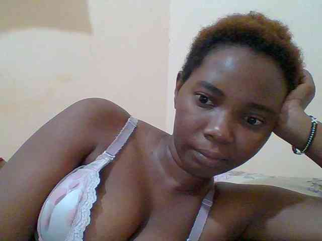 Sexyebonygal webcam