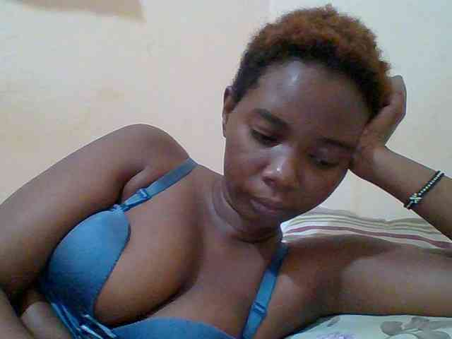 Sexyebonygal webcam