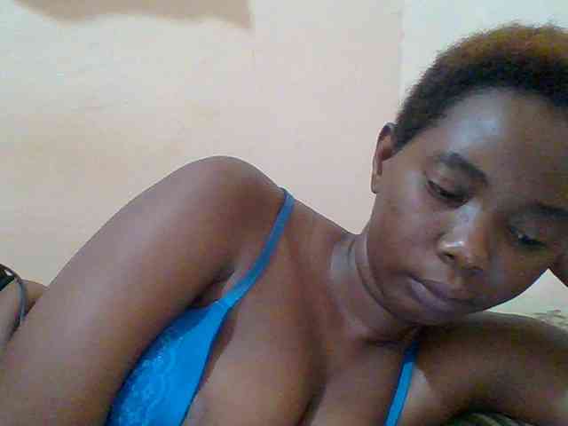Sexyebonygal webcam