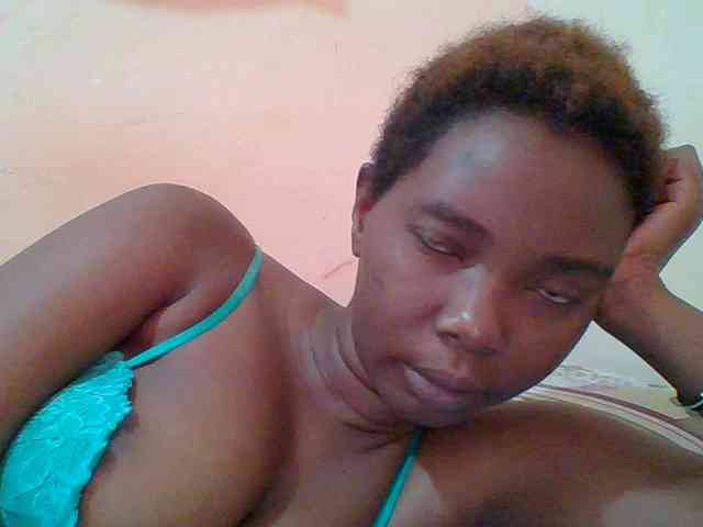 Sexyebonygal webcam
