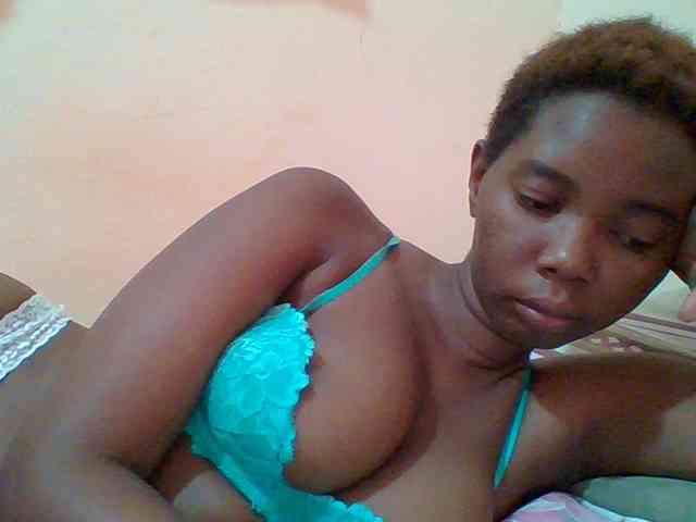 Sexyebonygal webcam